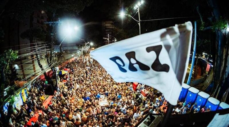 Navio Pirata arrasta multidões pelas ruas com música, performance e engajamento coletivo (Foto: Nti Uirá)