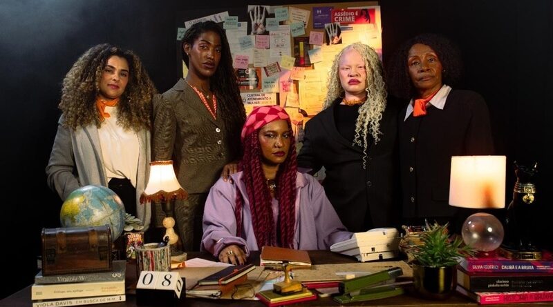 Larissa Luz (ao centro) é autora de "Você Não Está Sozinha": voz ativa contra violência de gênero