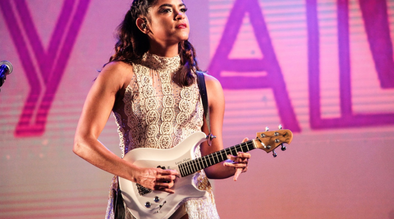 Lucy Alves em show que percorre diferentes momentos de sua trajetória artística / Foto: Arnaldo Felix