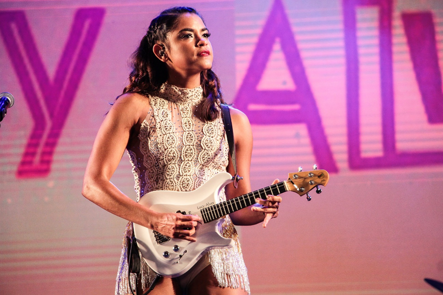 Lucy Alves em show que percorre diferentes momentos de sua trajetória artística / Foto: Arnaldo Felix