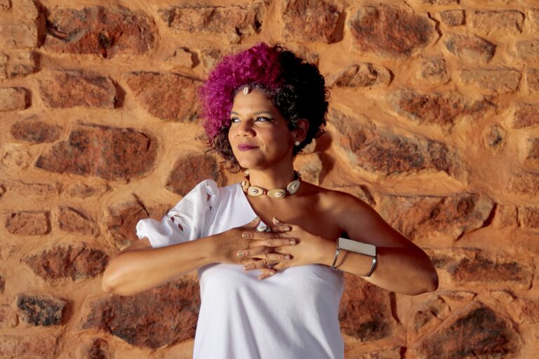 Juliana Ribeiro celebra 25 anos de carreira com show especial no Teatro SESC Casa do Comércio