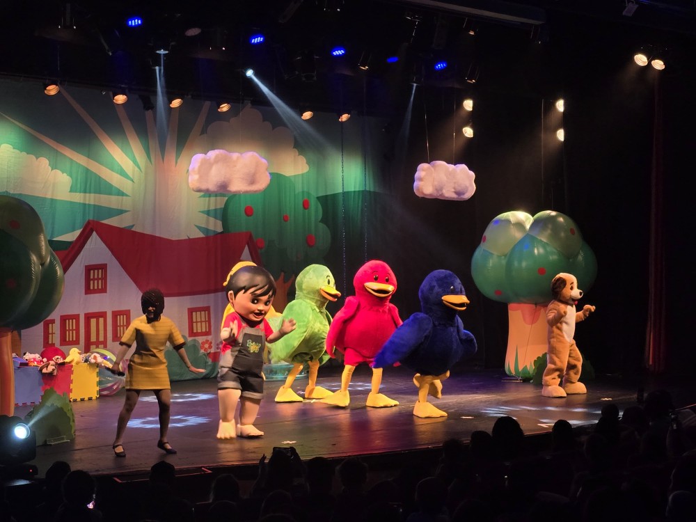 Apresentação Brincando com o Bento e Totó – Show Oficial