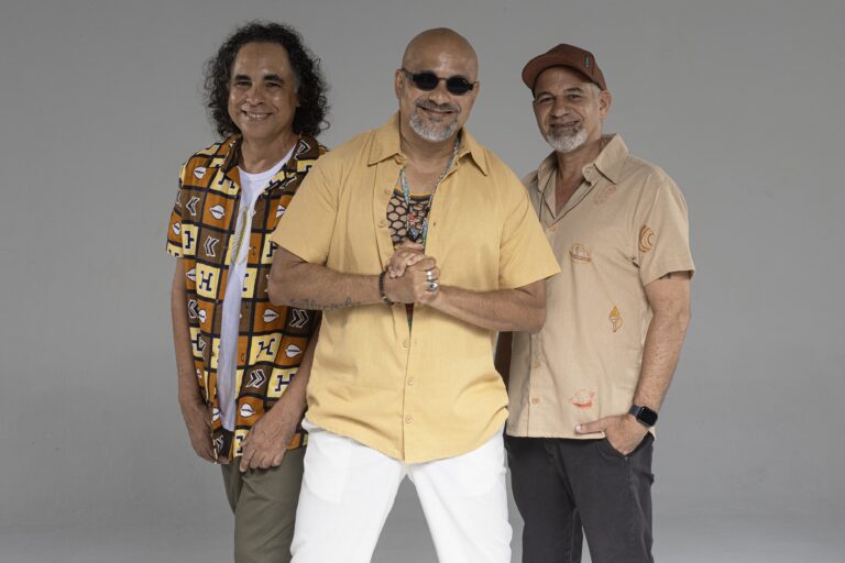 Adão Negro encerra programação de seis anos da Casa Rosa com show em Salvador